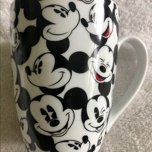 Disney Mickey Mouse mug, new w/out tags